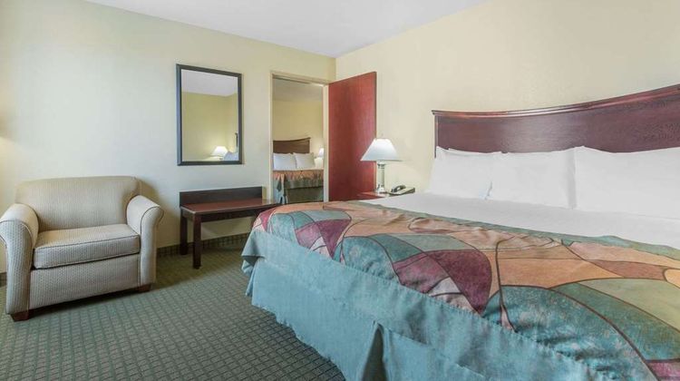 Baymont Inn & Suites Wichita Falls Room