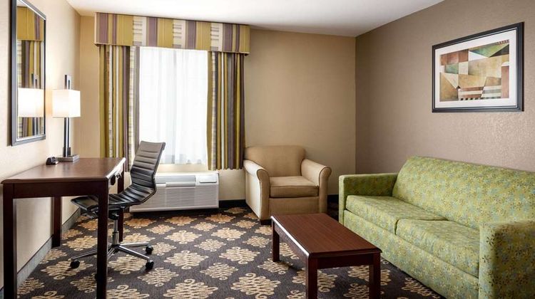 Baymont Inn & Suites Wichita Falls Suite