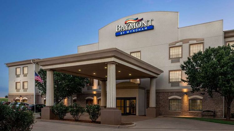 Baymont Inn & Suites Wichita Falls Exterior