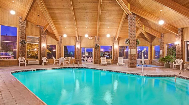 Baymont Inn & Suites Indianapolis Pool