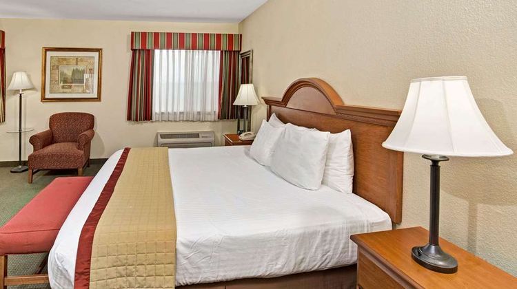 Baymont Inn & Suites Indianapolis Room