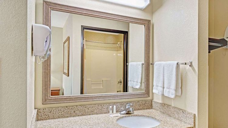 Baymont Inn & Suites Indianapolis Room