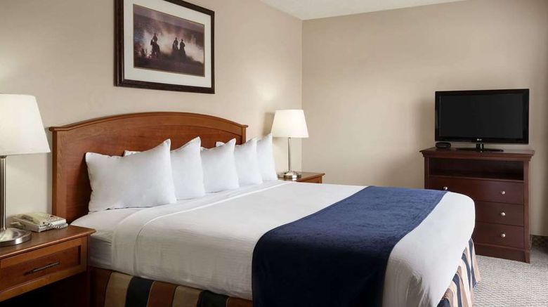 <b>Riverside Hotel And Conference Center Suite</b>. Images powered by <a href="https://iceportal.shijigroup.com/" title="IcePortal" target="_blank">IcePortal</a>.