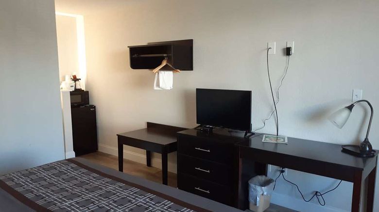 <b>Travelodge Virginia Beach/Bay Beach Room</b>. Images powered by <a href="https://iceportal.shijigroup.com/" title="IcePortal" target="_blank">IcePortal</a>.