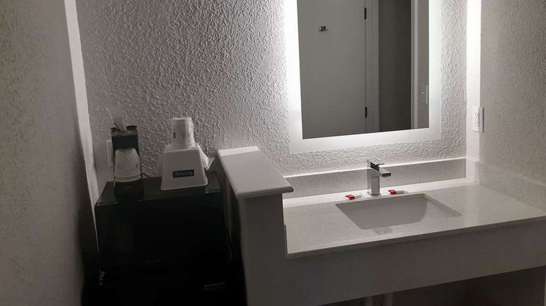 <b>Travelodge Virginia Beach/Bay Beach Room</b>. Images powered by <a href="https://iceportal.shijigroup.com/" title="IcePortal" target="_blank">IcePortal</a>.
