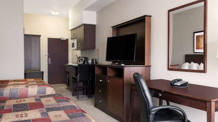 Ramada Weyburn Suite