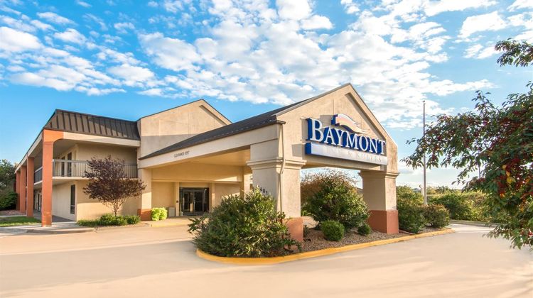 Baymont Inn & Suites Topeka Exterior