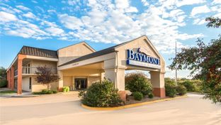 Baymont Inn & Suites Topeka
