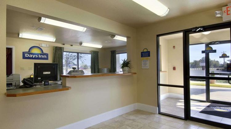 Days Inn Of Centre Lobby