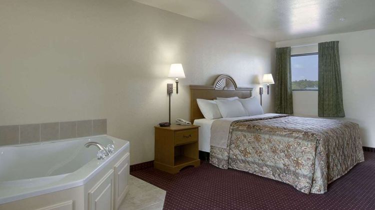 Days Inn Of Centre Suite