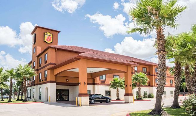 Super 8 Brookshire Exterior