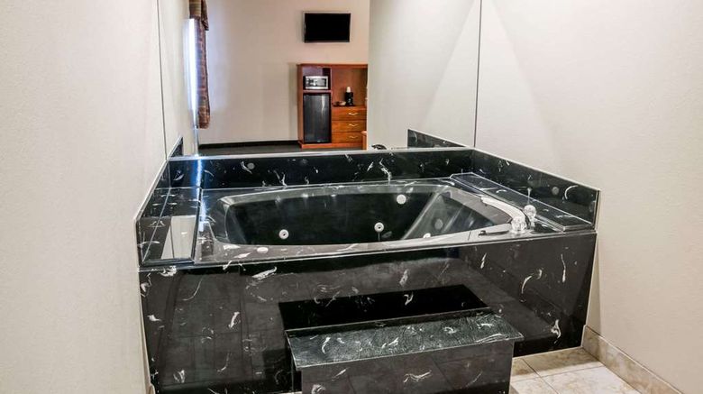 <b>Super 8 Brookshire Suite</b>. Images powered by <a href="https://iceportal.shijigroup.com/" title="IcePortal" target="_blank">IcePortal</a>.
