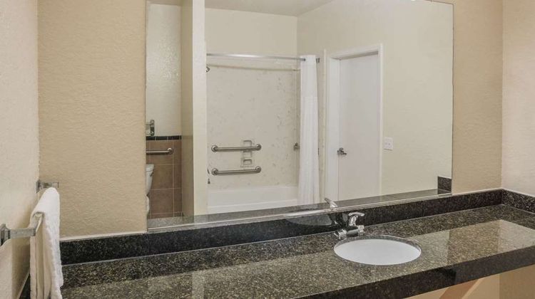 Super 8 Brookshire Room