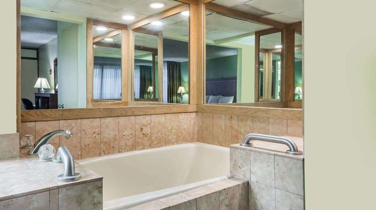 Days Inn Midland Suite