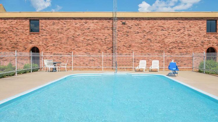 Days Inn Calvert City Pool