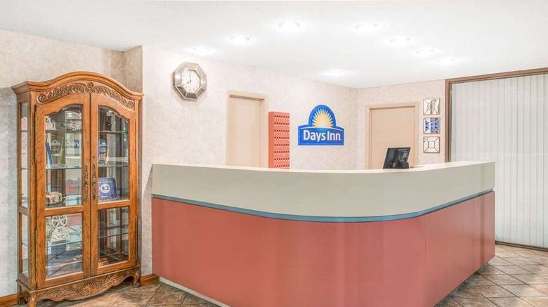 <b>Days Inn Calvert City Lobby</b>. Images powered by <a href="https://iceportal.shijigroup.com/" title="IcePortal" target="_blank">IcePortal</a>.