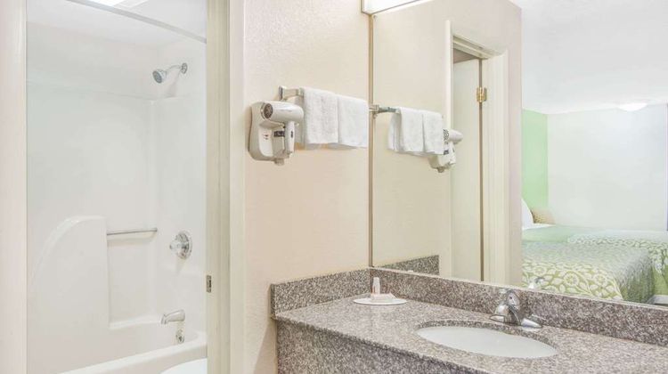 Days Inn Calvert City Room