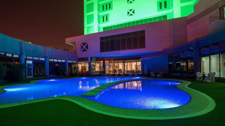 Ramada Al Qassim Hotel and Suites Pool