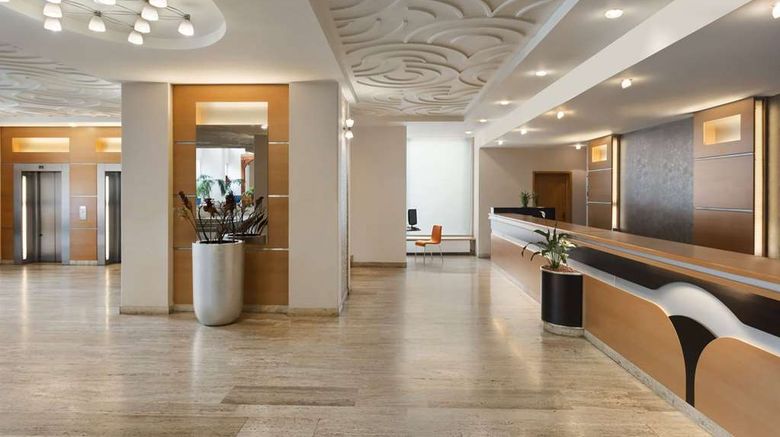 <b>Ramada Bucharest Parc Lobby</b>. Images powered by <a href="https://iceportal.shijigroup.com/" title="IcePortal" target="_blank">IcePortal</a>.