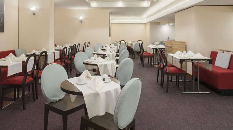 <b>Ramada Bucharest Parc Restaurant</b>. Images powered by <a href="https://iceportal.shijigroup.com/" title="IcePortal" target="_blank">IcePortal</a>.