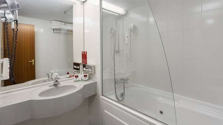 <b>Ramada Bucharest Parc Room</b>. Images powered by <a href="https://iceportal.shijigroup.com/" title="IcePortal" target="_blank">IcePortal</a>.