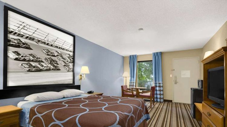 Super 8 Oxford Room