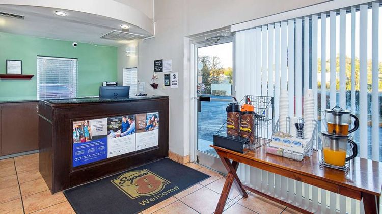 Super 8 Kingsport Lobby