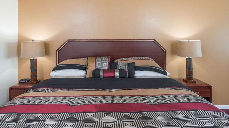 <b>Knights Inn Kirksville Room</b>. Images powered by <a href="https://iceportal.shijigroup.com/" title="IcePortal" target="_blank">IcePortal</a>.