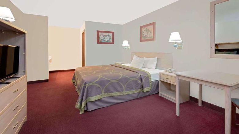 <b>Super 8 Keystone/Mt. Rushmore Room</b>. Images powered by <a href="https://iceportal.shijigroup.com/" title="IcePortal" target="_blank">IcePortal</a>.