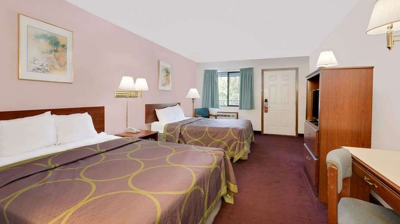<b>Super 8 Keystone/Mt. Rushmore Room</b>. Images powered by <a href="https://iceportal.shijigroup.com/" title="IcePortal" target="_blank">IcePortal</a>.