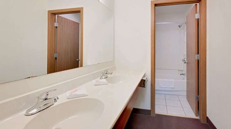 <b>Super 8 Keystone/Mt. Rushmore Room</b>. Images powered by <a href="https://iceportal.shijigroup.com/" title="IcePortal" target="_blank">IcePortal</a>.