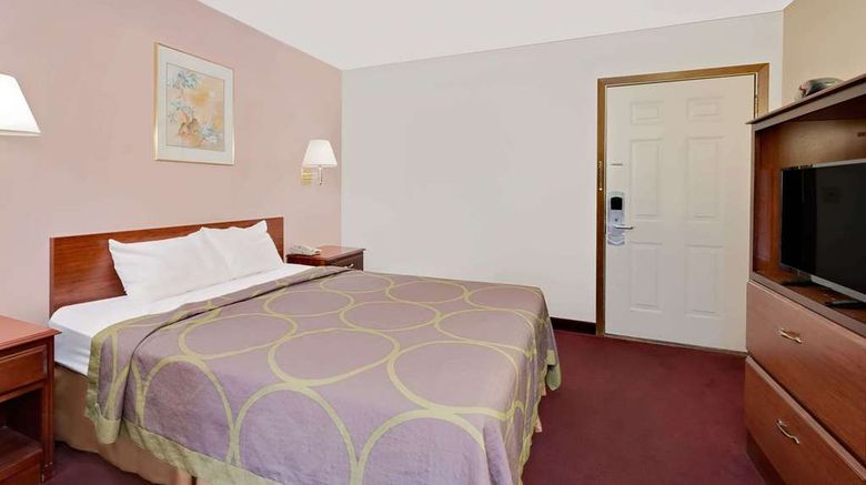 <b>Super 8 Keystone/Mt. Rushmore Room</b>. Images powered by <a href="https://iceportal.shijigroup.com/" title="IcePortal" target="_blank">IcePortal</a>.