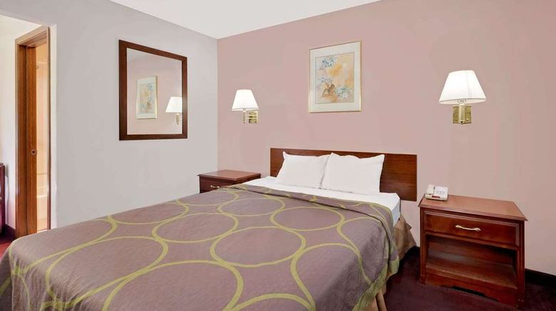 <b>Super 8 Keystone/Mt. Rushmore Room</b>. Images powered by <a href="https://iceportal.shijigroup.com/" title="IcePortal" target="_blank">IcePortal</a>.