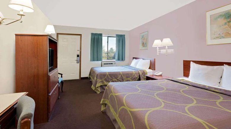 <b>Super 8 Keystone/Mt. Rushmore Room</b>. Images powered by <a href="https://iceportal.shijigroup.com/" title="IcePortal" target="_blank">IcePortal</a>.