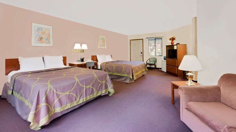 <b>Super 8 Keystone/Mt. Rushmore Room</b>. Images powered by <a href="https://iceportal.shijigroup.com/" title="IcePortal" target="_blank">IcePortal</a>.
