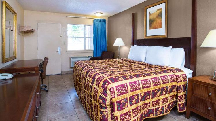 Knights Inn Orlando Room
