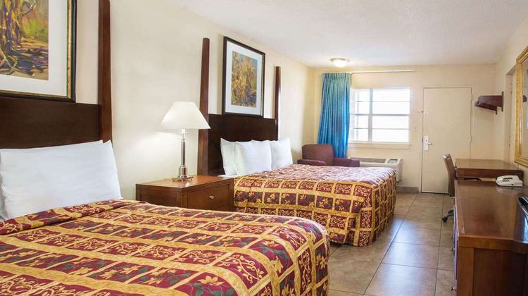 Knights Inn Orlando Room