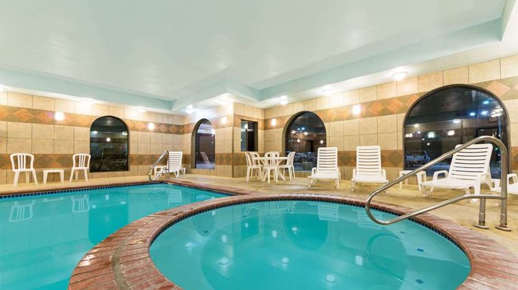 Baymont Inn & Suites Perryton Pool