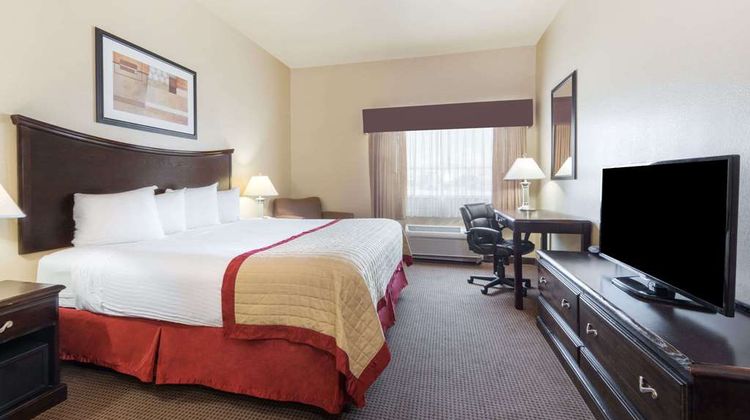 Baymont Inn & Suites Perryton Room