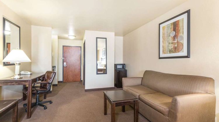 Baymont Inn & Suites Perryton Room