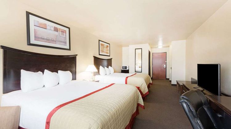 Baymont Inn & Suites Perryton Room