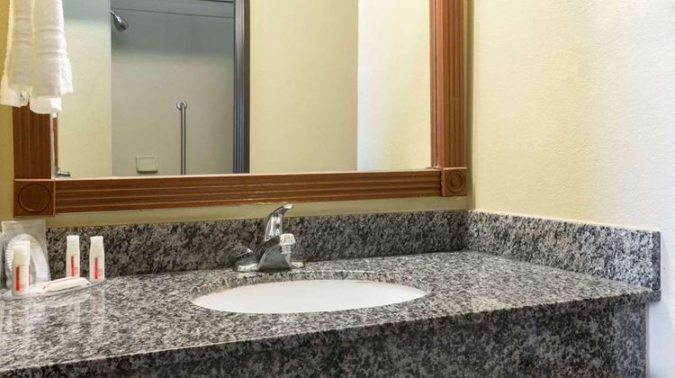 Baymont Inn & Suites Perryton Room