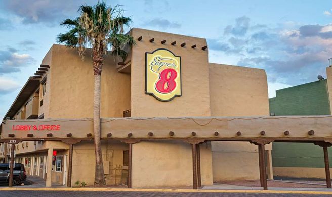 Super 8 North Strip/Fremont Street Area Exterior