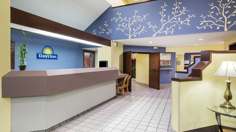 Days Inn Blue Springs Lobby