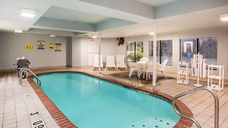 <b>Days Inn Blue Springs Pool</b>. Images powered by <a href="https://iceportal.shijigroup.com/" title="IcePortal" target="_blank">IcePortal</a>.
