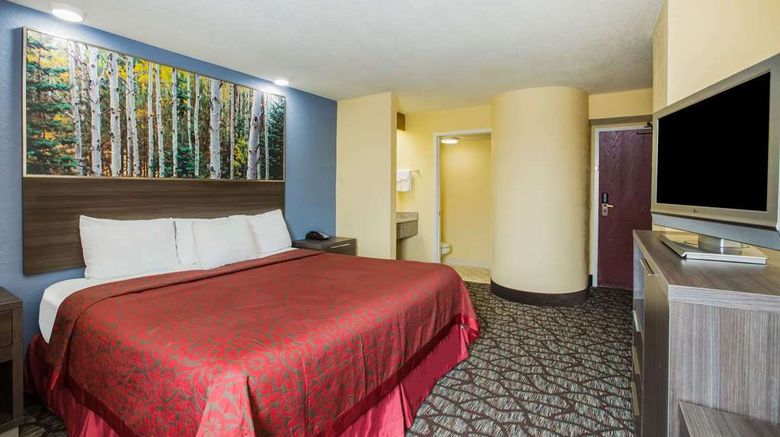 <b>Days Inn Blue Springs Room</b>. Images powered by <a href="https://iceportal.shijigroup.com/" title="IcePortal" target="_blank">IcePortal</a>.