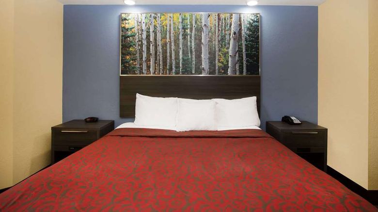<b>Days Inn Blue Springs Room</b>. Images powered by <a href="https://iceportal.shijigroup.com/" title="IcePortal" target="_blank">IcePortal</a>.