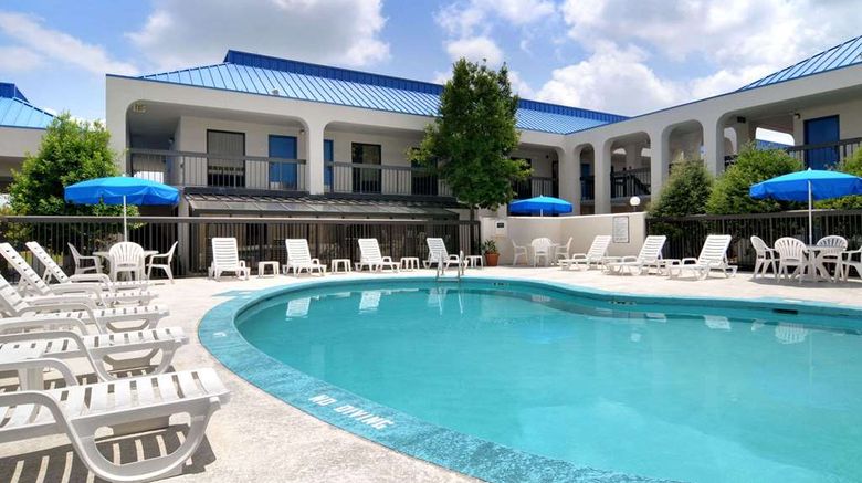 <b>Baymont Inn & Suites Macon/Riverside Dr Pool</b>. Images powered by <a href="https://iceportal.shijigroup.com/" title="IcePortal" target="_blank">IcePortal</a>.