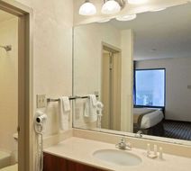 Baymont Inn & Suites Macon/Riverside Dr Room