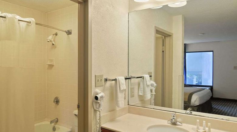 <b>Baymont Inn & Suites Macon/Riverside Dr Room</b>. Images powered by <a href="https://iceportal.shijigroup.com/" title="IcePortal" target="_blank">IcePortal</a>.